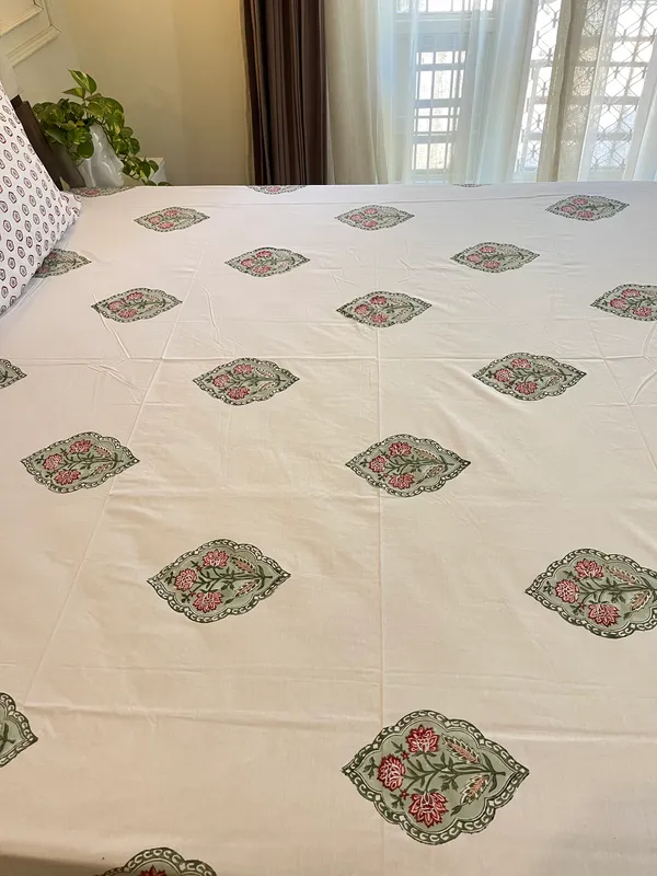 Multicolor_Hastkala_Double_Bed_Sheet_With_Pillows