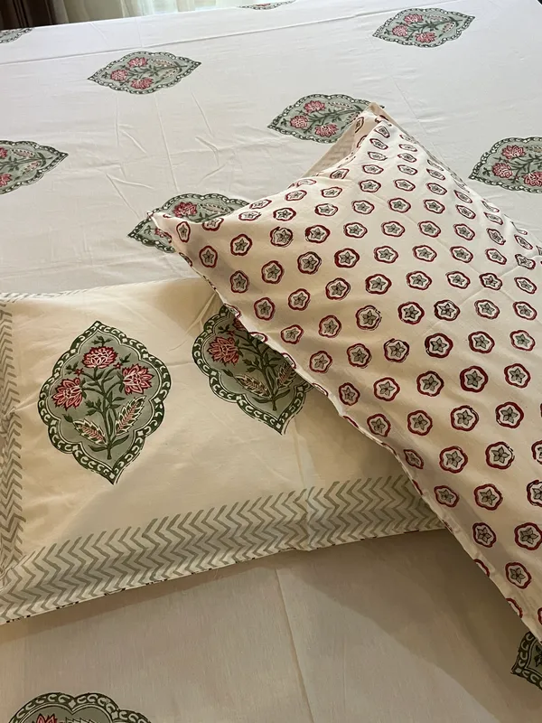 Multicolor_Hastkala_Double_Bed_Sheet_With_Pillows