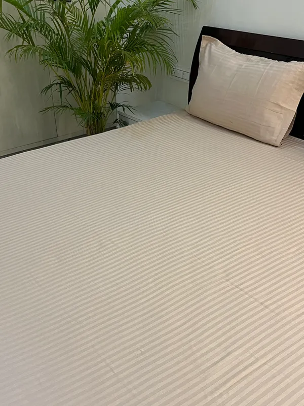 Beige_Double_Bed_Sheet_With_Pillows