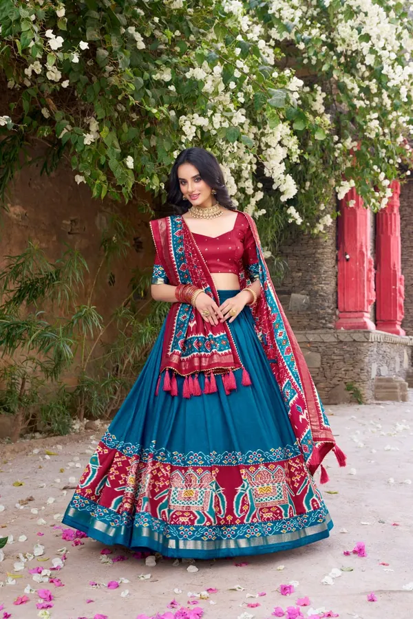 Infuse_Your_Wardrobe_with_Southern_Grace—Tussar_Silk_Kalamkari_Print_Lehenga_Choli_Featuring_a_Sophisticated_Foil_Work_Border