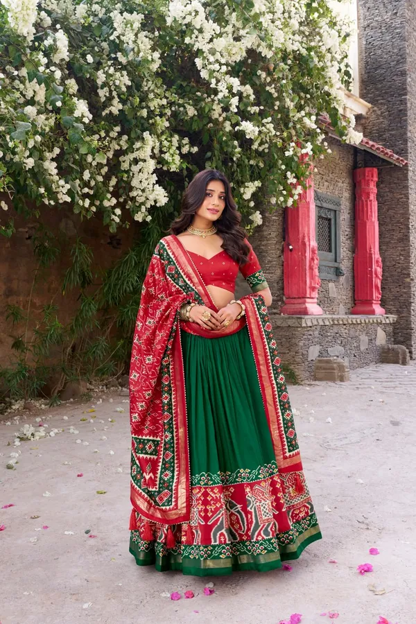 Infuse_Your_Wardrobe_with_Southern_Grace—Tussar_Silk_Kalamkari_Print_Lehenga_Choli_Featuring_a_Sophisticated_Foil_Work_Border