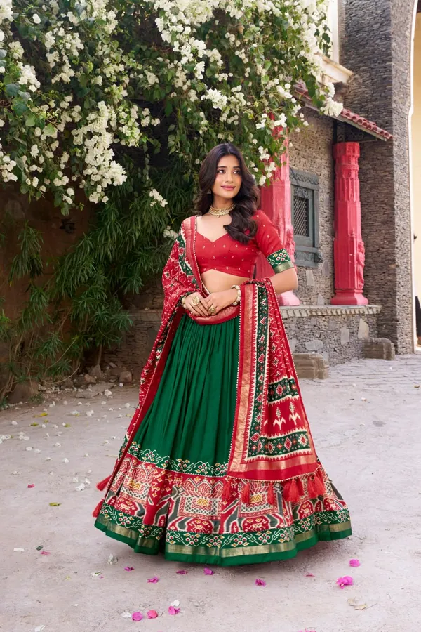 Infuse_Your_Wardrobe_with_Southern_Grace—Tussar_Silk_Kalamkari_Print_Lehenga_Choli_Featuring_a_Sophisticated_Foil_Work_Border