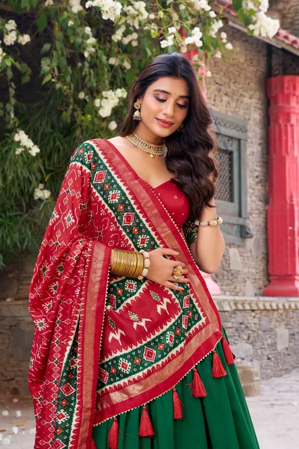 Infuse_Your_Wardrobe_with_Southern_Grace—Tussar_Silk_Kalamkari_Print_Lehenga_Choli_Featuring_a_Sophisticated_Foil_Work_Border