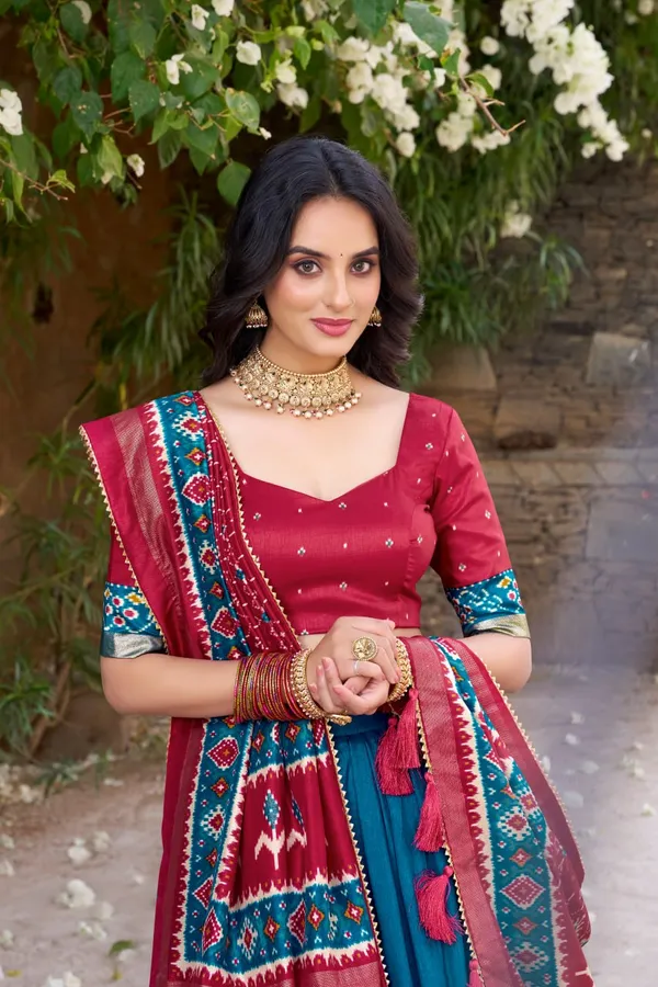 Infuse_Your_Wardrobe_with_Southern_Grace—Tussar_Silk_Kalamkari_Print_Lehenga_Choli_Featuring_a_Sophisticated_Foil_Work_Border