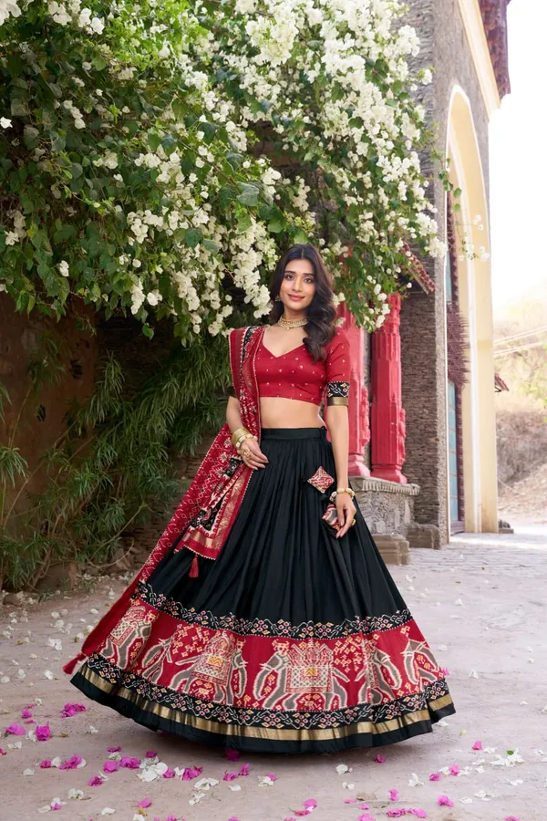 Infuse_Your_Wardrobe_with_Southern_Grace—Tussar_Silk_Kalamkari_Print_Lehenga_Choli_Featuring_a_Sophisticated_Foil_Work_Border_🪷