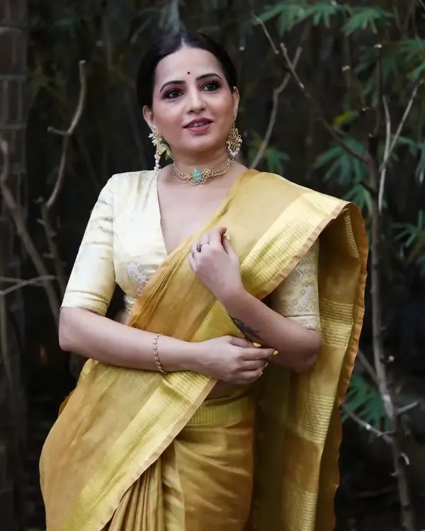 Swarna_Classic_Tissue_Linen_Saree
