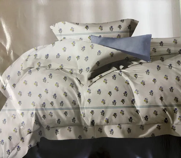 Cream_&_Grey_Small_Floral_Pattern_Cotton_Double_Bedsheet_With_Pillow_Cover