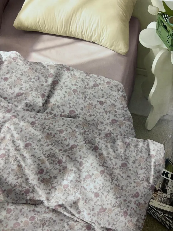 White_Purple_Floral_Design_Cotton_Double_Bedsheet_With_Pillow_Cover