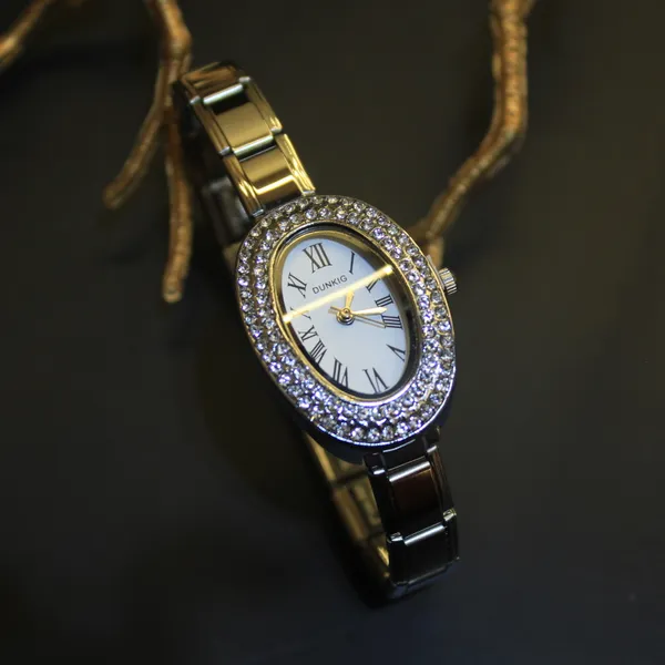Glimsy_Diamond_Halo_Bracelet_Watch