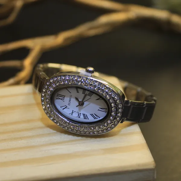 Glimsy_Diamond_Halo_Bracelet_Watch