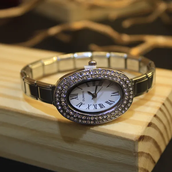 Glimsy_Diamond_Halo_Bracelet_Watch