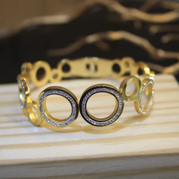 Gold_Plated_Anti_tarnish_Oval_Link_Crystal_Studded_Bracelet