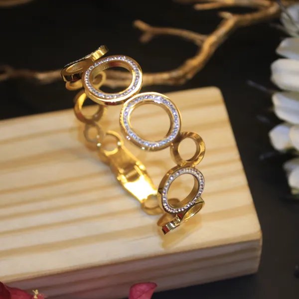 Gold_Plated_Anti_tarnish_Oval_Link_Crystal_Studded_Bracelet