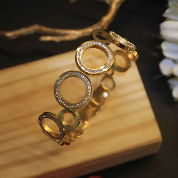 Gold_Plated_Anti_tarnish_Oval_Link_Crystal_Studded_Bracelet