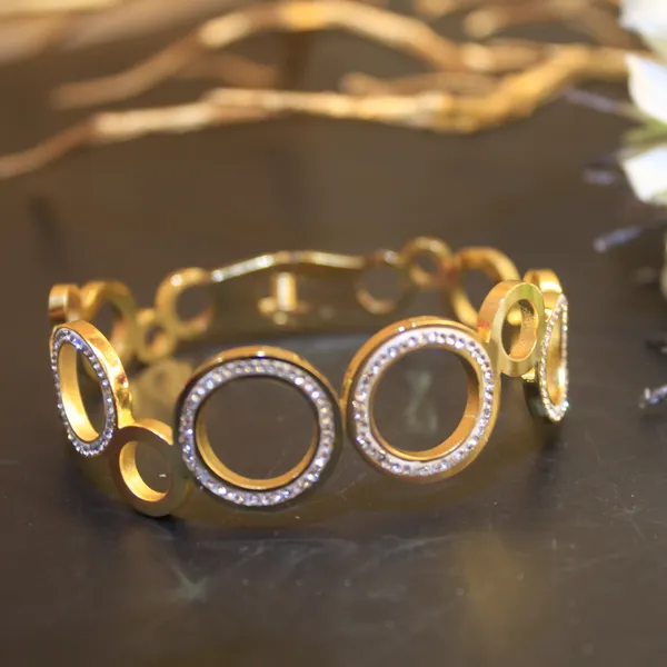 Gold_Plated_Anti_tarnish_Oval_Link_Crystal_Studded_Bracelet
