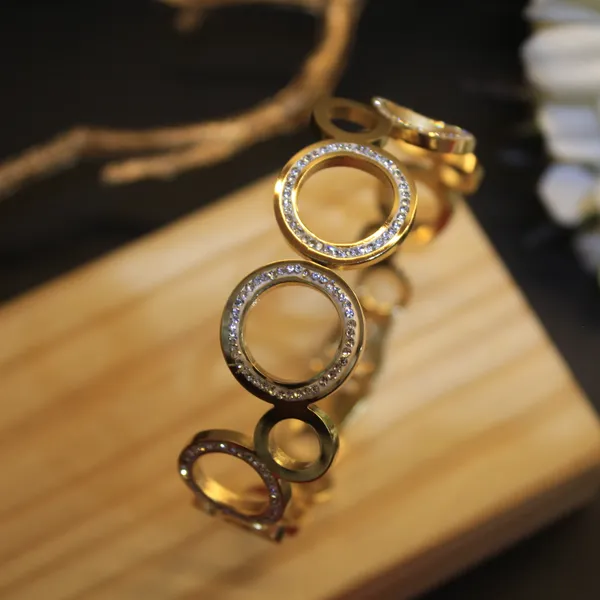 Gold_Plated_Anti_tarnish_Oval_Link_Crystal_Studded_Bracelet