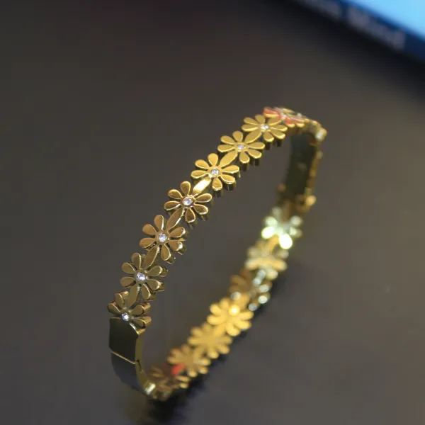 Gold_Plated_Anti_Tarnish_Floral_Bracelet_for_Women