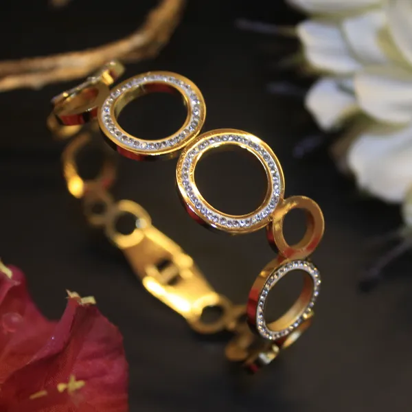 Gold_Plated_Anti_tarnish_Oval_Link_Crystal_Studded_Bracelet