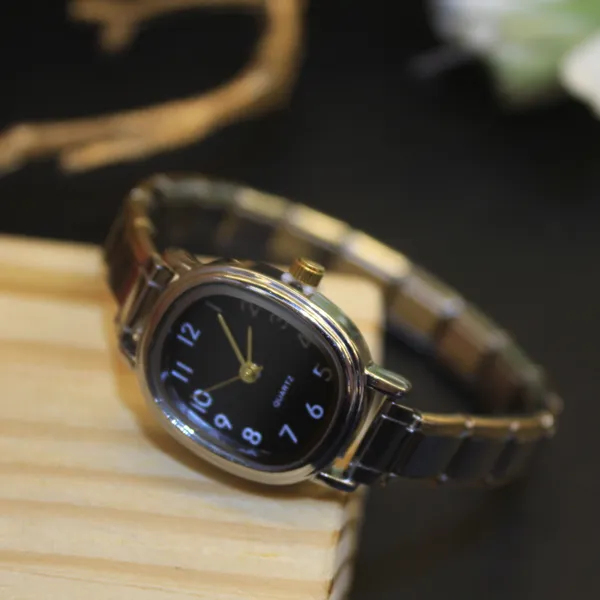 Glimsy_Noir_Luxe_Bracelet_Watch