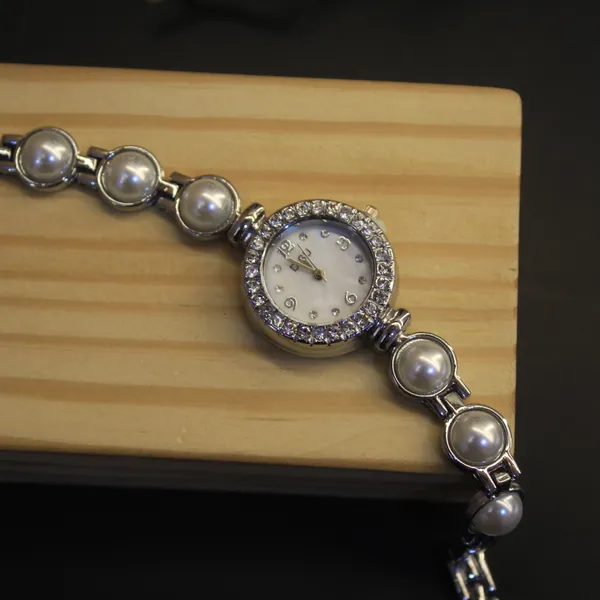Glimsy_Silver_Pearl_Royale_Bracelet_Watch