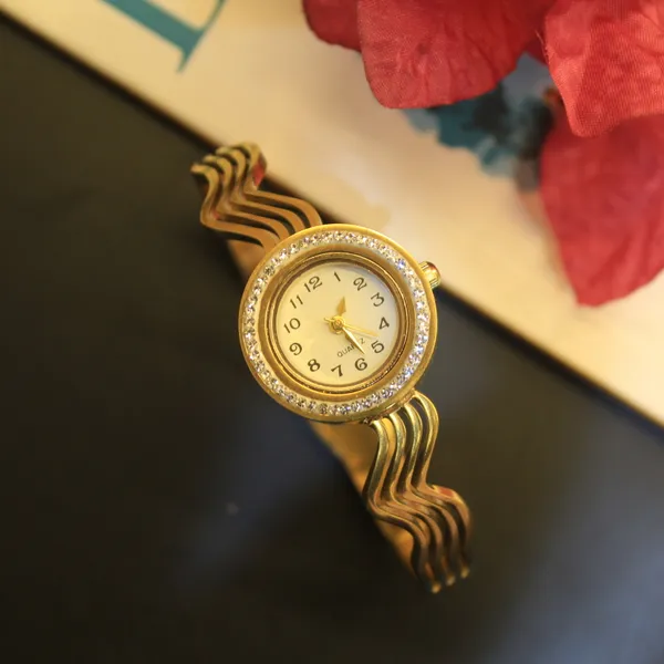 Glimsy_Women_Bracelet_Watch