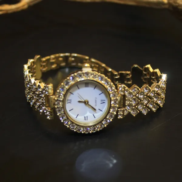 Glimsy_Golden_Crystal_Royale_Bracelet_Watch