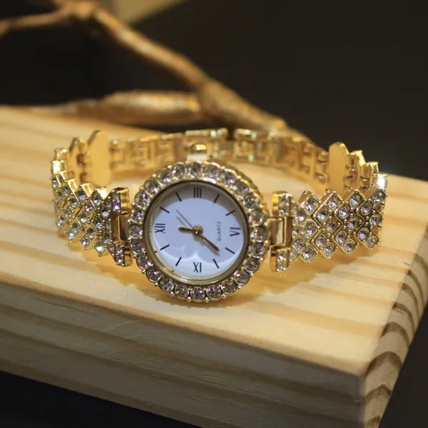 Glimsy_Golden_Crystal_Royale_Bracelet_Watch
