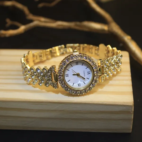Glimsy_Golden_Crystal_Royale_Bracelet_Watch