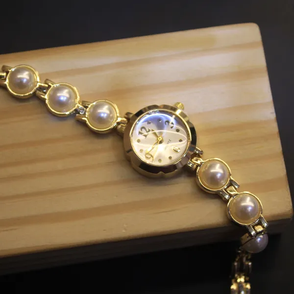 Glimsy_Gold_Pearl_Eclipse_Bracelet_Watch