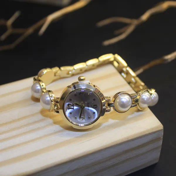 Glimsy_Gold_Pearl_Eclipse_Bracelet_Watch