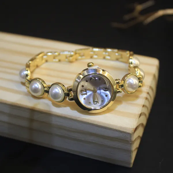 Glimsy_Gold_Pearl_Eclipse_Bracelet_Watch