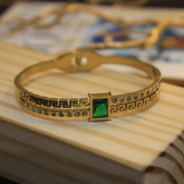 Gold_Plated_Anti_Tarnish_Emerald_Toned_Bracelet_for_Women