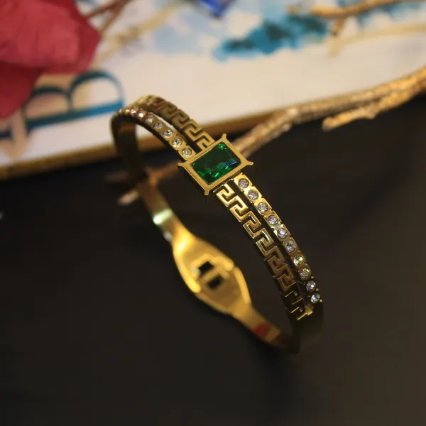 Gold_Plated_Anti_Tarnish_Emerald_Toned_Bracelet_for_Women
