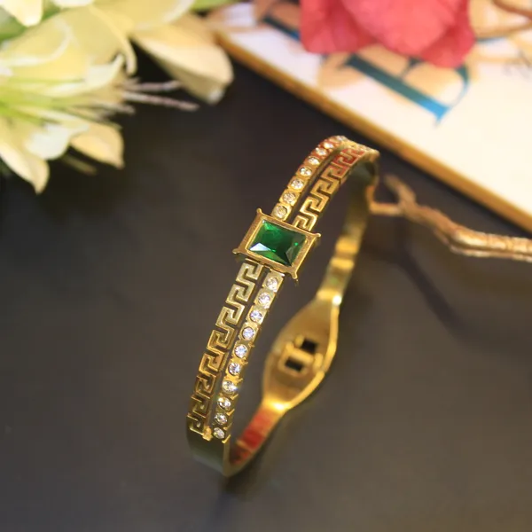 Gold_Plated_Anti_Tarnish_Emerald_Toned_Bracelet_for_Women