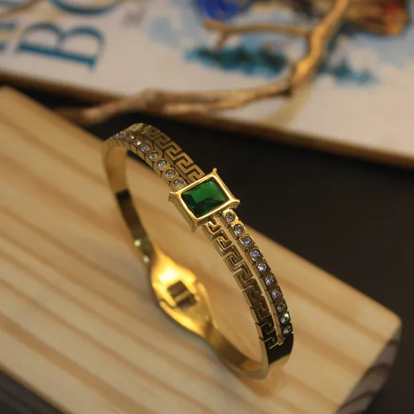Gold_Plated_Anti_Tarnish_Emerald_Toned_Bracelet_for_Women
