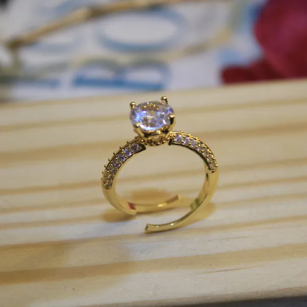 Glimsy_Eternal_Spark_–_Gold_Plated_Solitaire_Ring