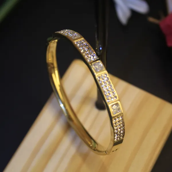 Gold_Plated_Anti_Tarnish_American_Diamond_Eternal_Spark_Bracelet