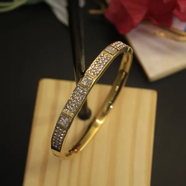 Gold_Plated_Anti_Tarnish_American_Diamond_Eternal_Spark_Bracelet