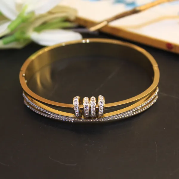 Gold_Plated_Anti_tarnish_Royal_Radiant_Knot_Bracelet
