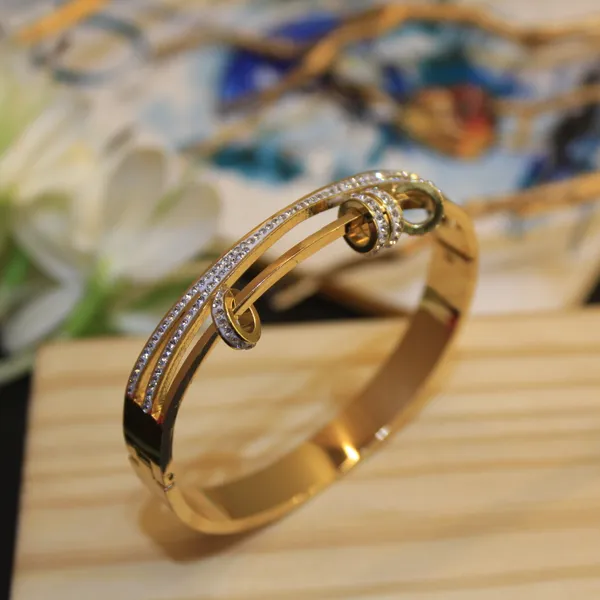 Gold_Plated_Anti_tarnish_Royal_Radiant_Knot_Bracelet
