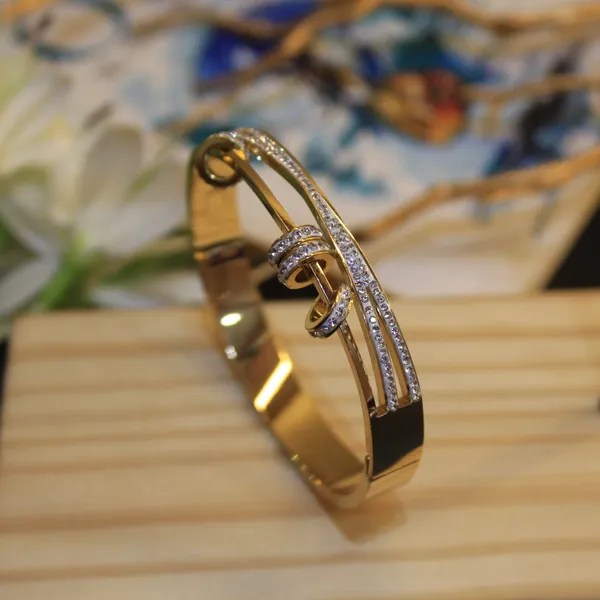 Gold_Plated_Anti_tarnish_Royal_Radiant_Knot_Bracelet