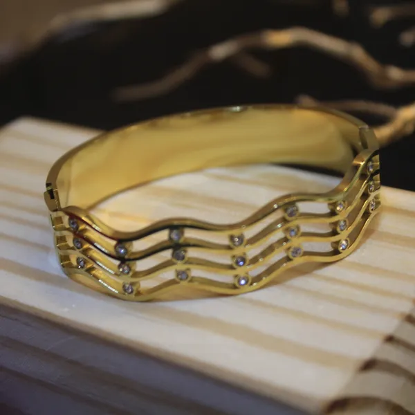 Gold_Plated_Anti_tarnish_Zig_Zag_Stone_Stubbed_Bracelet