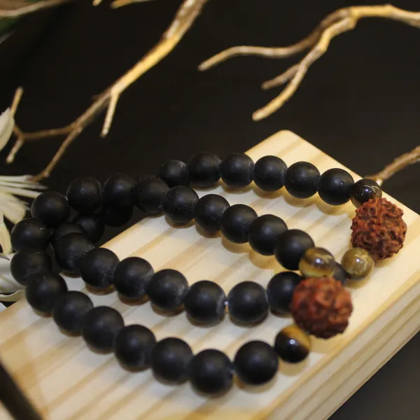 Black_Premium_Wood_And_Plastic_Bracelet_For_Men