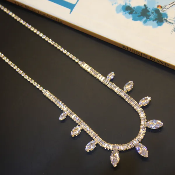 Glimsy_Women_Neck_Pendant