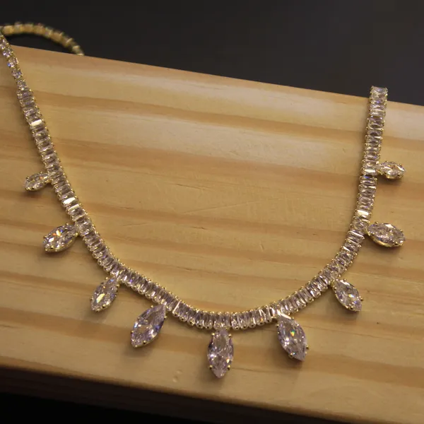 Glimsy_Women_Neck_Pendant