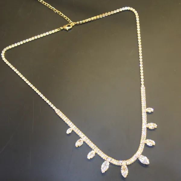 Glimsy_Women_Neck_Pendant