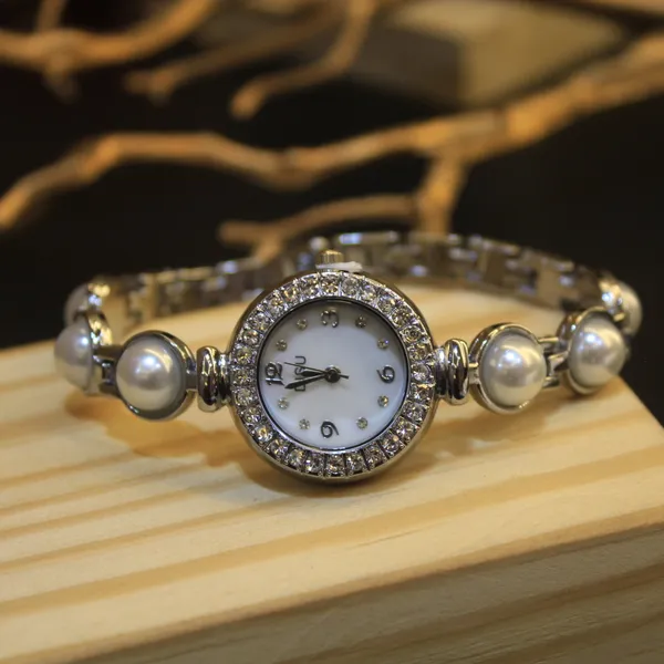 Glimsy_Silver_Pearl_Royale_Bracelet_Watch