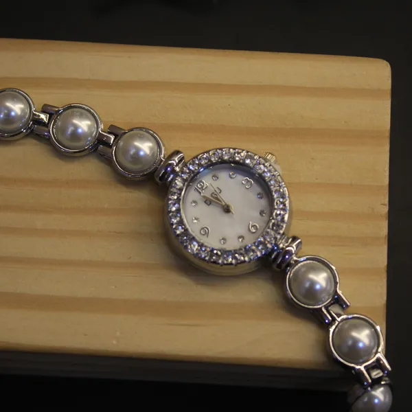 Glimsy_Silver_Pearl_Royale_Bracelet_Watch
