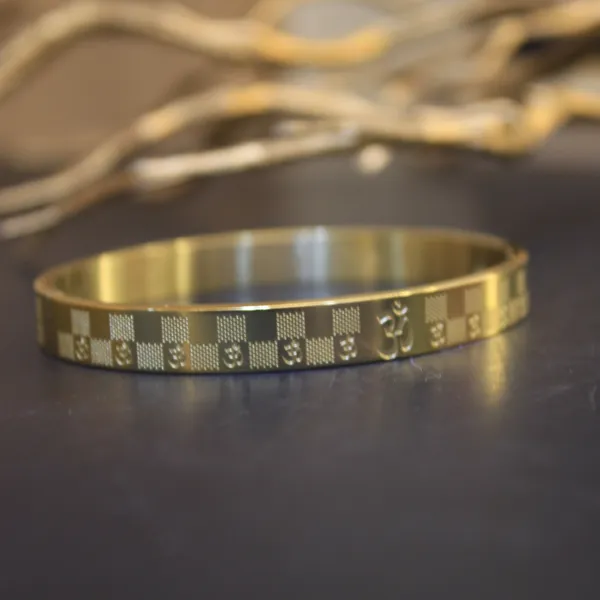 Gold_Plated_Anti_Tarnish_Om_Bracelet_For_Men