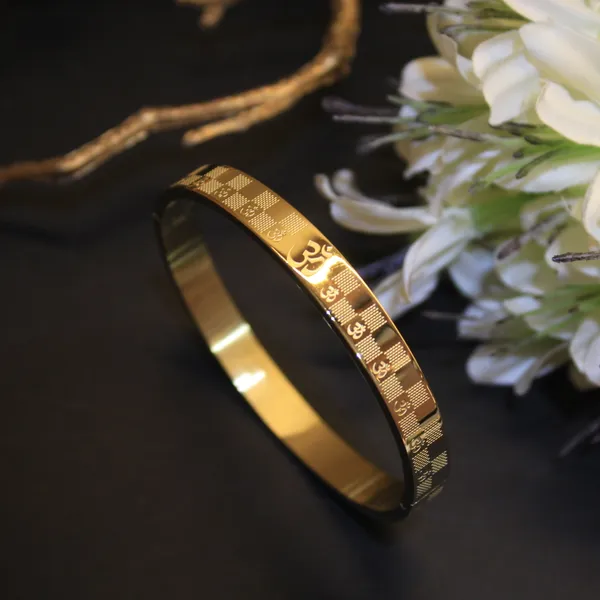 Gold_Plated_Anti_Tarnish_Om_Bracelet_For_Men